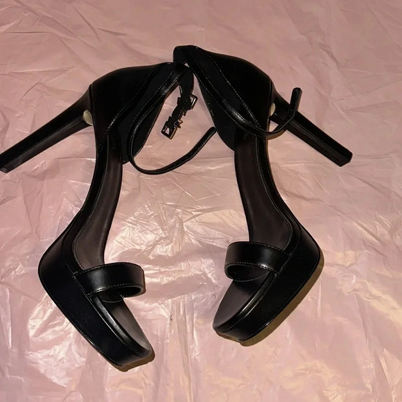Michael Kors Strappy Sandal - Size 9 - Picture 4 of 5